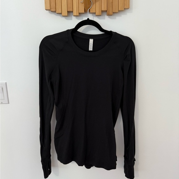 lululemon athletica Tops - Women’s lululemon athletica Black Long Sleeve Tee, Size 6